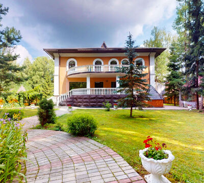 Продается особняк Капалиани, с выходом на берег реки Пажа.