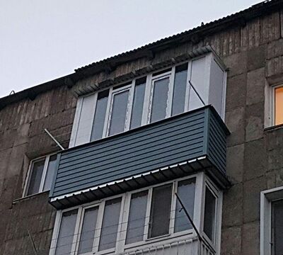 Крыша на балкон с отделкой потолка