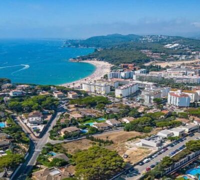 ЗЕМЕЛЬНЫЙ УЧАСТОК С ВИДОМ НА МОРЕ — КОСТА БРАВА, ИСПАНИЯ .