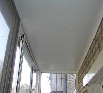 Обшивка потолка на балконе 